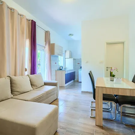 Cozy New With Private Pool Ποντστράνα