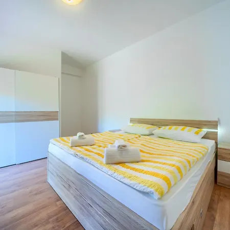 Cozy New With Private Pool Διαμέρισμα Ποντστράνα