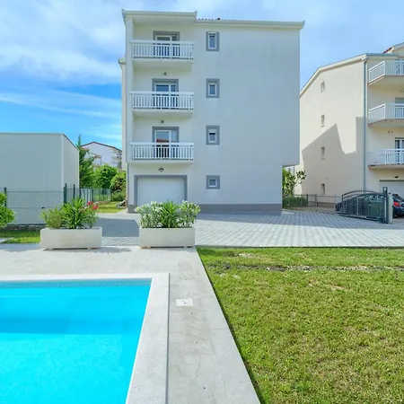 Διαμέρισμα Cozy New With Private Pool *
