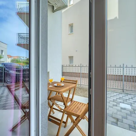 Διαμέρισμα Cozy New With Private Pool Ποντστράνα