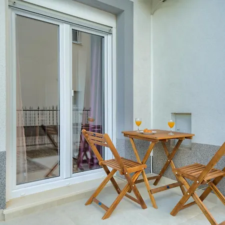 Cozy New With Private Pool *