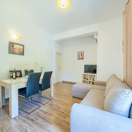 Cozy New With Private Pool Διαμέρισμα