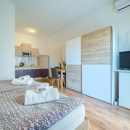 Διαμέρισμα Cozy New With Private Pool