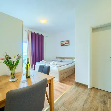 Cozy New With Private Pool Διαμέρισμα Ποντστράνα