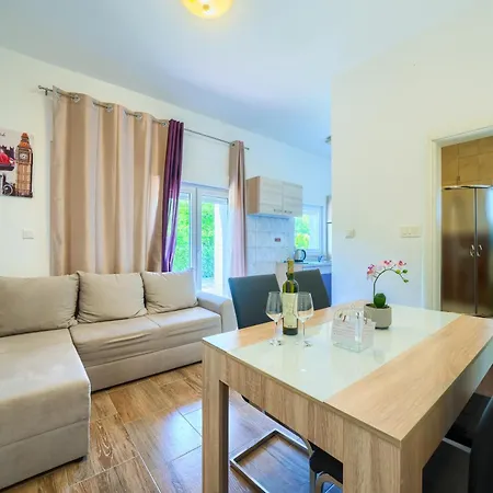 Cozy New With Private Pool *