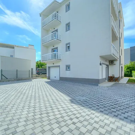 Διαμέρισμα Cozy New With Private Pool Ποντστράνα