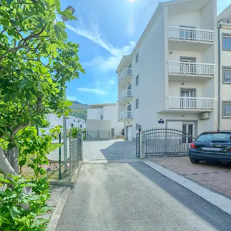 Cozy New With Private Pool *