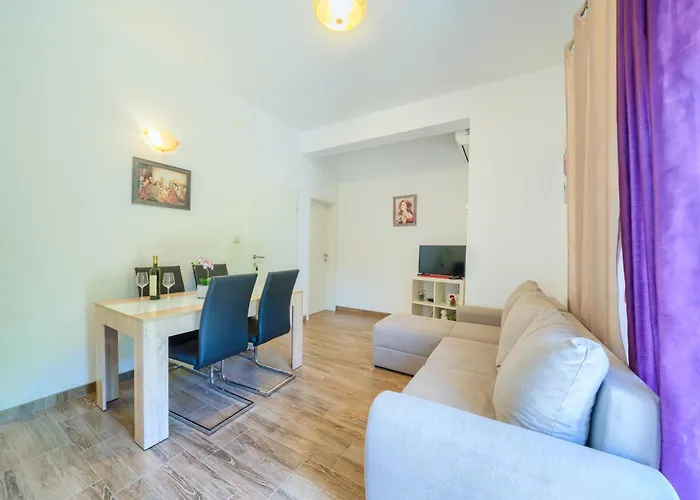 Cozy New With Private Pool Apartment