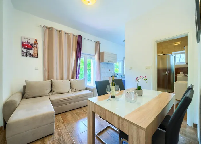 Cozy New With Private Pool *