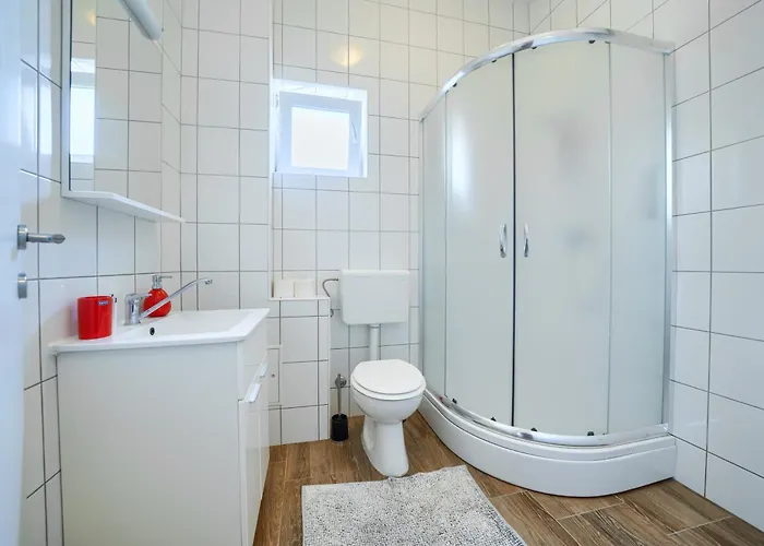 Cozy New With Private Pool * Podstrana