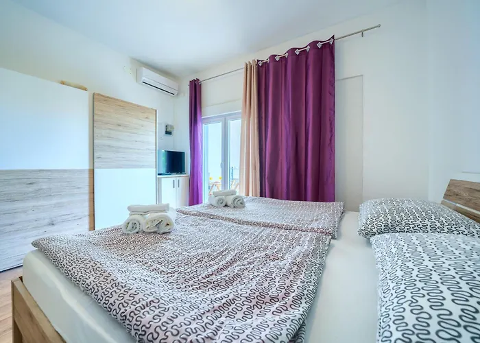 Cozy New With Private Pool Apartment