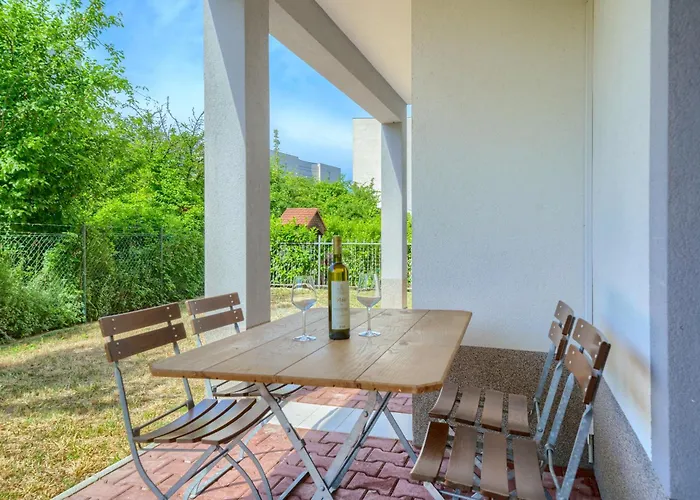 Cozy New With Private Pool Podstrana