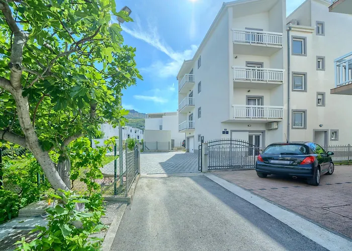 Cozy New With Private Pool *